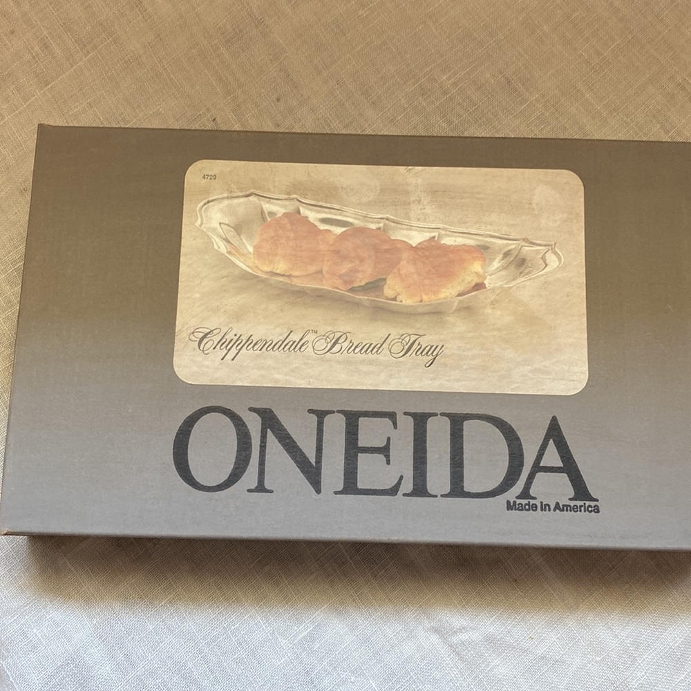 Oneida Bread Tray - Picture 4 of 4